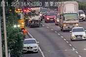 影/中秋連假完北返又出事！國1苗栗段追撞翻覆、傷亡待確認
