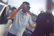 影/高雄鳳山兇狠毒販「拒檢撞警車」！車上一堆貨