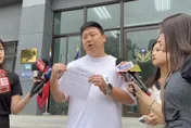 影/YTR控女兒遭幼兒園虐待　現身警局提告爆