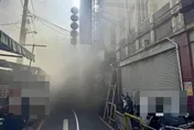 影/新北泰山鐵皮工廠大火悶燒濃煙密布　3人送醫