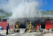 基隆宮廟國慶日突起火！黑煙直竄天際　鐵皮建物全面燒毀