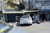 北市保時捷暴衝人行道撞7車　駕駛：為了閃狗！