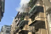 高雄男疑感情受挫怒燒屋　鄰居：今早聽見吵架聲