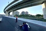 台64線重機自撞墜10多米高架橋　騎士傷重不治