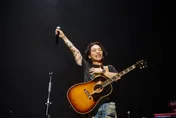 優里首來台就愛上！小巨蛋萬人合唱破億神曲　嗨喊：要不要搬來台灣