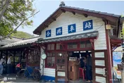 昔日熱門景點淪廢墟！內灣「合興車站」雜草叢生慘況曝