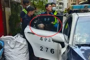 影/台中男砍傷女友母女、鄰居　遭警壓制逮捕畫面曝光