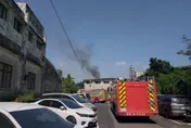 影/烈火狂燒！楊梅農會穀倉陷火海　警消急衝現場搶救