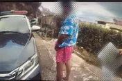 用尿洗車！苗栗男不爽警當眾對警車小便　遭罰6千