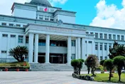 受刑人朝監獄管理員潑穢物、吐口水　兩罪遭判2年4月