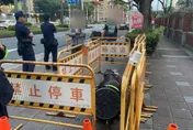影/不滿禁養令！養殖業者帶河口鱷赴立院抗議　挨罰3千元