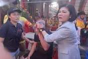 土庫順天宮遶境信徒遭鞭炮炸頭血流如注　張麗善緊急止血