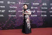 金鐘60/國民阿嬤陳淑芳奪特別貢獻獎！打斷台下鼓掌喊「會忘詞啦」