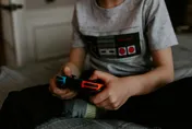 不滿Switch被沒收！美11歲童「開槍爆頭」7年養父