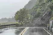 影/宜蘭山區又坍！台7線大同鄉邊坡崩塌　土石掩路交通癱瘓