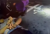 影/高雄三案通緝犯心虛狂奔　警追百米壓制逮人