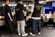 影/德州撲克協會暗藏大型職業賭場　北市警突襲逮41人
