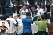 藍議員敲碎光電板泡烏山頭水庫水　要環保局長簽名封條做實測