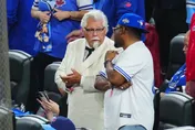 MLB/肯德基爺爺也來了！世界大賽現身　網：害大家分心