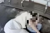 影/北市女公車站旁突昏倒　護理師女警神救援