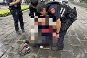 影/北市男點煙火、抱瓦斯桶衝電視台與警對峙　警逮人送辦