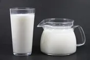 乳鐵蛋白抑制眼軸延長！日本研究證實：可預防近視惡化