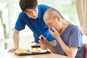 60歲男打嗝「12小時後竟爆腦幹出血」　醫：忽略3症狀