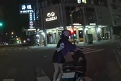 影/整台車都改！台中短褲辣妹被警攔　最高恐罰近5萬