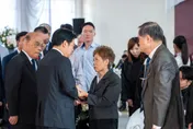 扯爆！張嘉玲赴同黨議員父親告別式搶曝光　挨轟「假公祭真作秀」