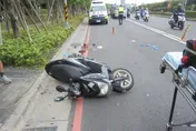 影/中和清晨死亡車禍！32歲男騎士與大貨車相撞不治