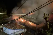 新店大火！火光沖天　4棟鐵皮屋陷火海、幸無人受困