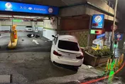 影/淡水慘烈事故！3車撞爛「女騎士命危搶救中」