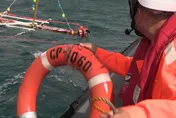 台東新蘭外海無動力風帆船翻覆！海巡出艇救3人　無受傷