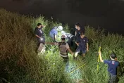 影/高雄男深夜丟麻布袋入河...民眾以為棄屍報警　真相曝光