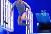 影/尷尬！陸跳水選手失誤沒跳起慘跌入水　當場吞「零分」