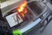 電動機車騎到一半電池起火燒穿褲　男自嘲：燃燒吧！火鳥