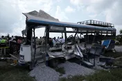 噩耗！印度混凝土卡車撞爛客運巴士「剩骨架」至少20死