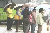 梅雨季首波鋒面週日夜襲！低溫剩19度　開工日濕涼