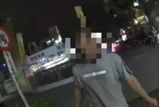 影/新莊醉男晚間補習班外遊蕩嚇壞人　警強制管束帶回