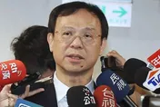 補充保費...醫師要石崇良「混日子就行了」 喊：石頭沒有選票硬！