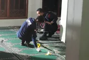 信徒尖叫逃離！印尼校園清真寺連環爆炸55傷　嫌犯年僅17歲