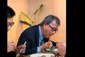教育部長拍片鼓勵吃豬肉！葉元之罵：老師荒、校安問題解決了？