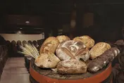 讓世界嚐見台灣！台酒與吳寶春跨界合作　推15週年限定酸種麵包