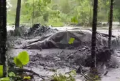 影/馬太鞍便橋遭淹沒！　明利村慘成「泥流漂漂河村」
