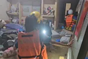 宜蘭住民宿淹水救援！刺青男團「扛阿嬤避難」　網友讚爆