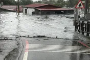 鳳凰重創萬榮鄉！明利村遭洪水入侵　民宅淹沒近一樓高