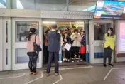 乖乖排隊卻被罵！他站另一條候車線被指責插隊　北捷給答案