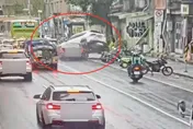 影/北市松山區轎車暴衝　連撞5車4人受傷