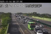 國1北上大貨車翻覆！　主線封閉籲用路人改道
