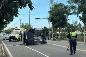 影/撞擊瞬間曝！嘉義縣救護車出勤突遭撞翻　3人受傷急送醫